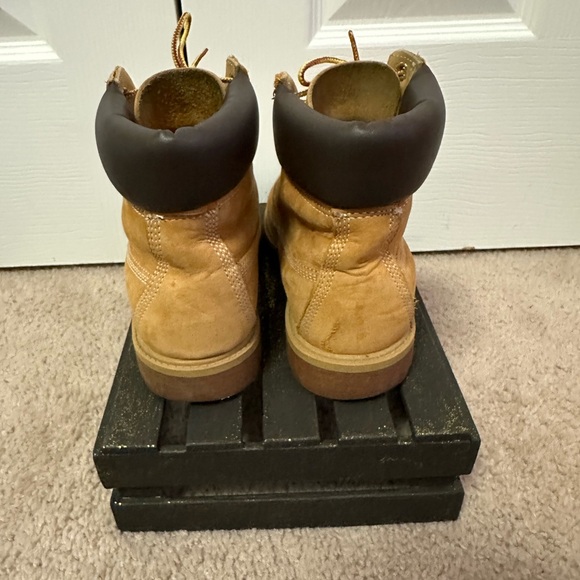 Timberland Kids Tan Boots with Gold Laces - Picture 5 of 8